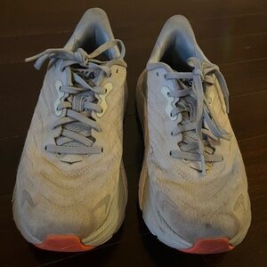 Grey Hoka Arahi 6 Running Shoes - size 7B